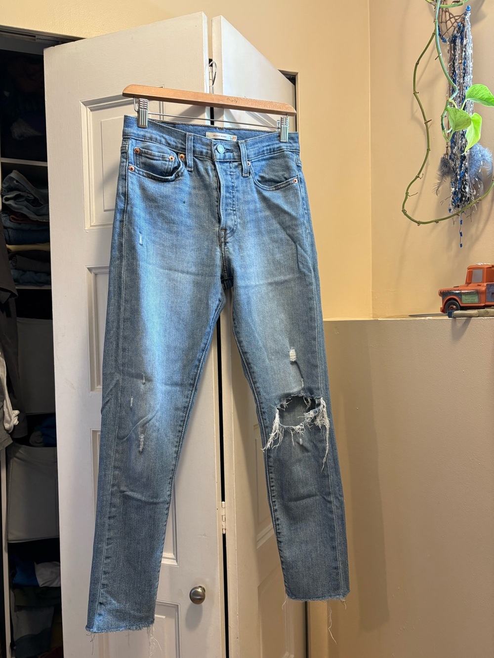 Levi’s Wedgie Skinny Jeans Distressed High Rise